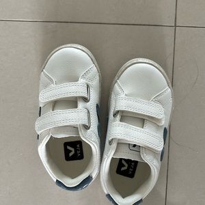 VEJA BOYS SNEAKERS -TODDLER  NEW WITHOUT TAG/BOX